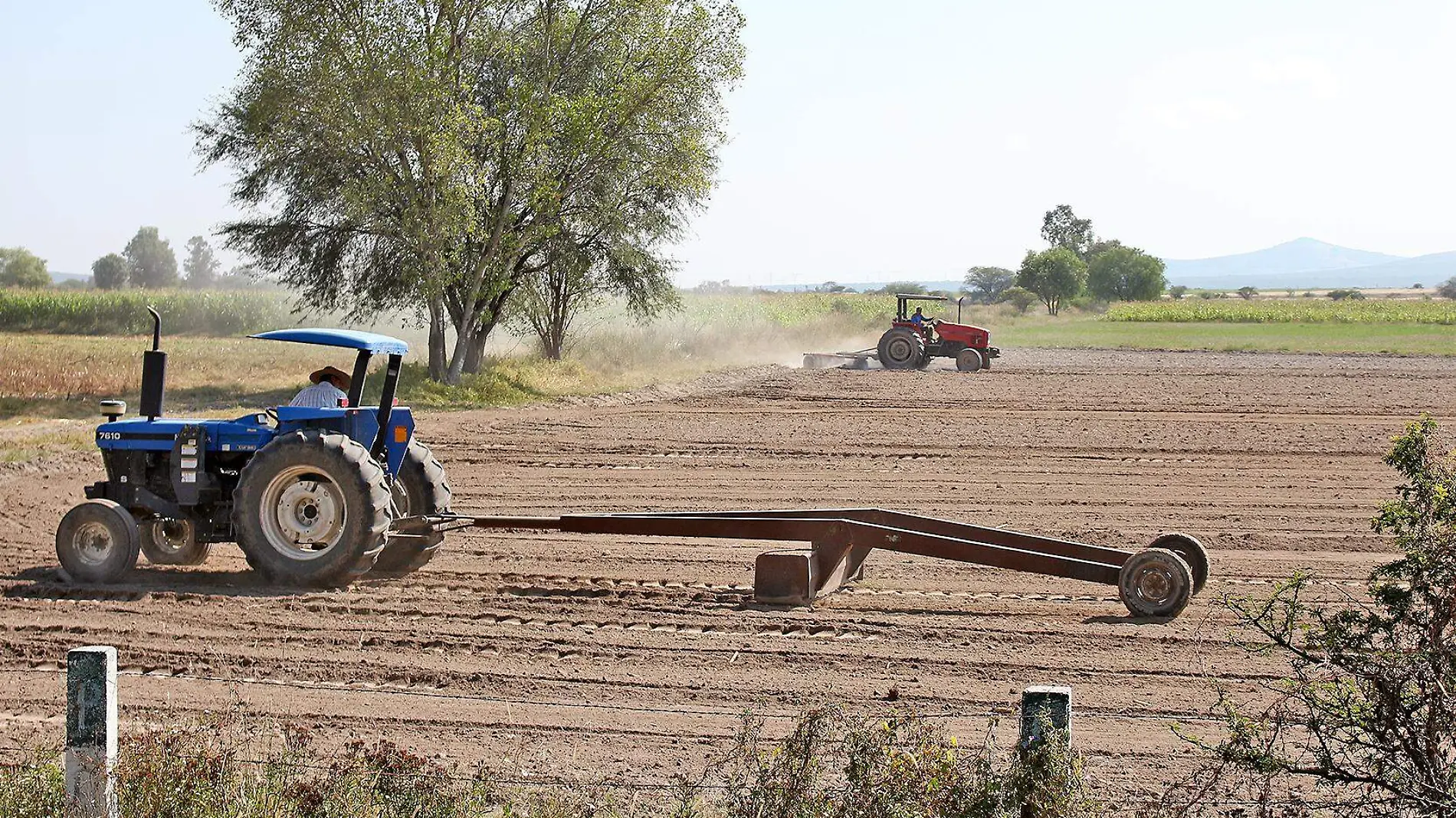 tractor en campo